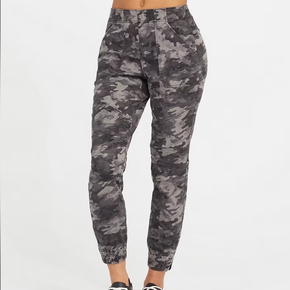 SPANX Camo Stretch Mid Rise Twill Joggers